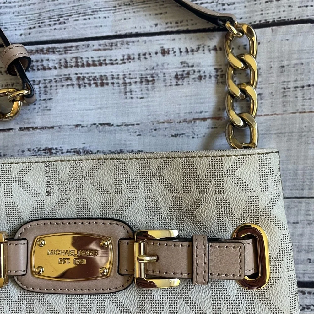 MICHAEL KORS HAMILTON TRAVEL MESSENGER CROSSBODY BAG VANILLA/ACORN GOLD NWOT - Picture 4 of 10